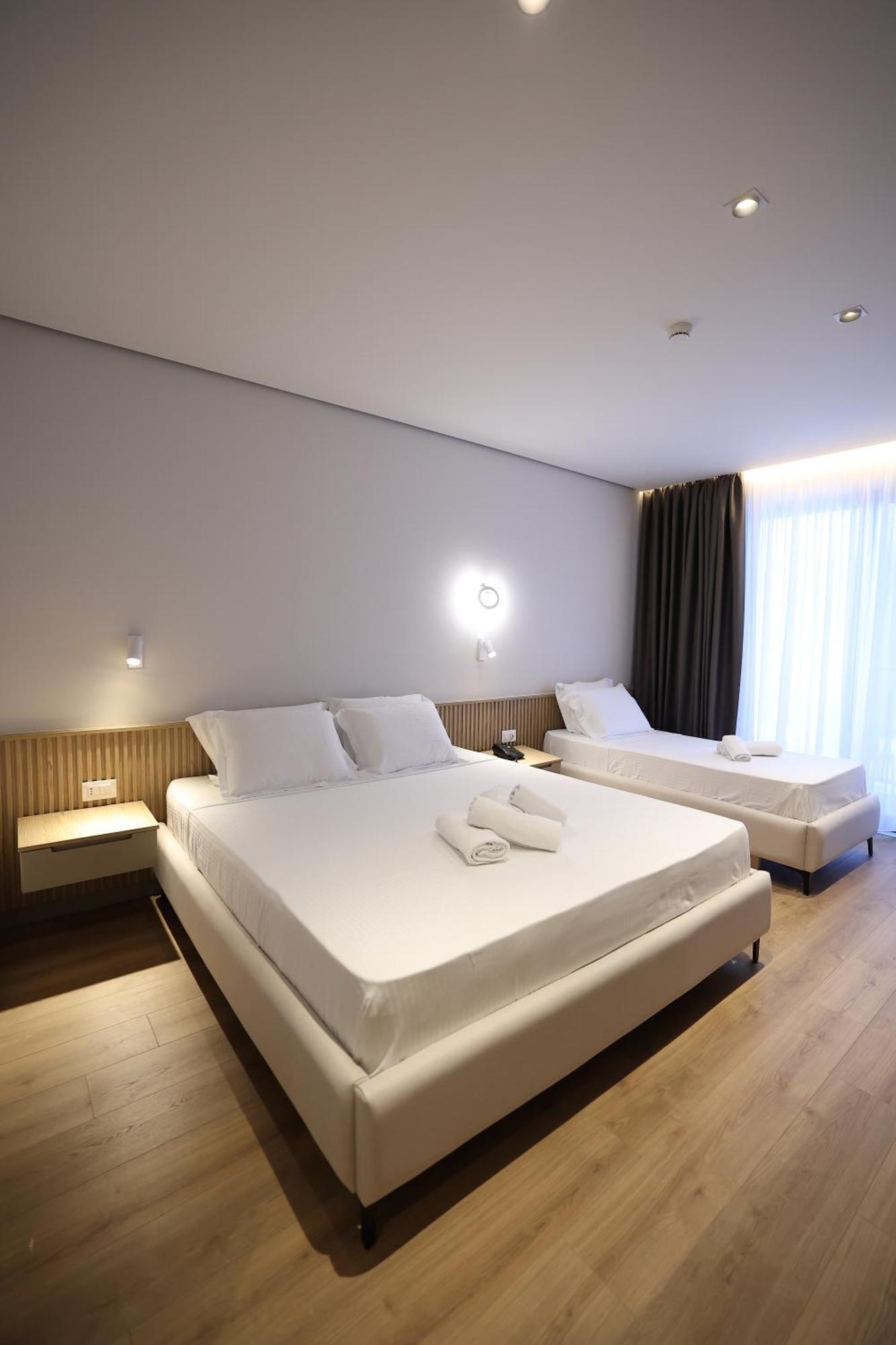 Amber Village Spille Luaran gambar