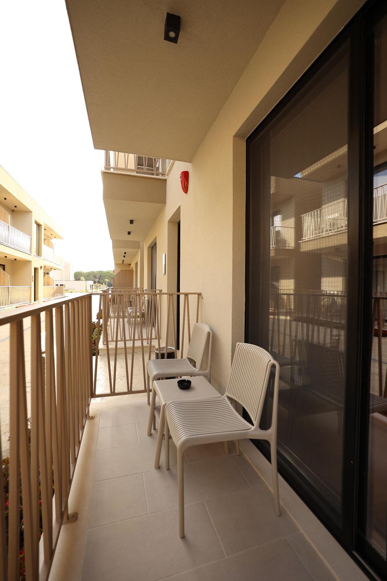 Amber Village Spille Luaran gambar