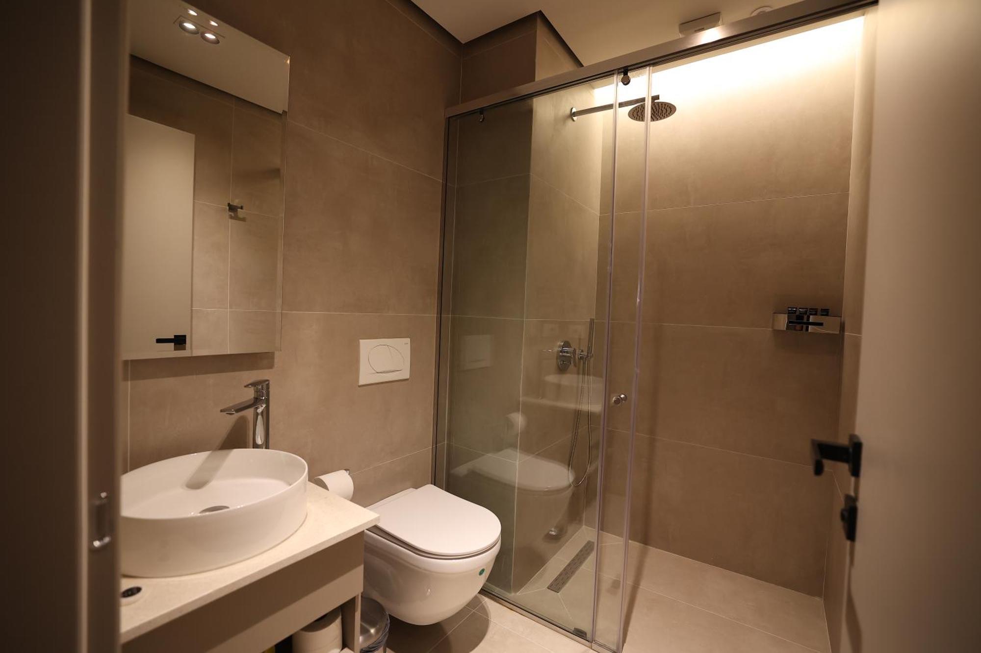 Amber Village Spille Luaran gambar